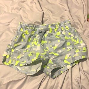 Youth Medium Under Armour Shorts